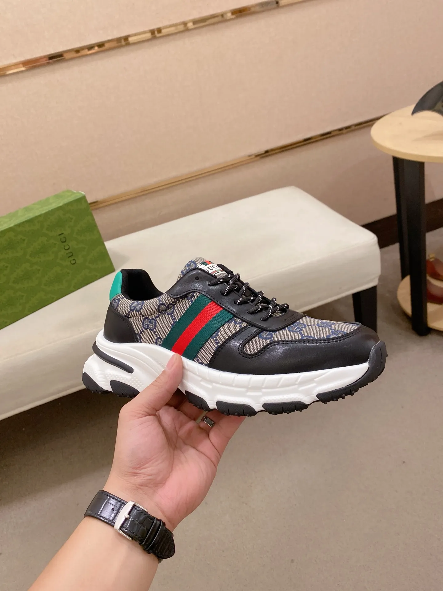 Men's Men's Shoes 442💰 High-quality new GUCCI counters are on the market at the same time. The new men's shoes, 😘fabrics are selected from imported cowhide, and the lining is sheepskin lining. 👍🏿 High-end ☄️ air-cushion molded anti-slip rubber outsole, exquisite lines, simple and elegant, comfortable and high-end for leisure travel. Code number: 38 to 44 (45 can be customized and cannot be returned or exchanged)